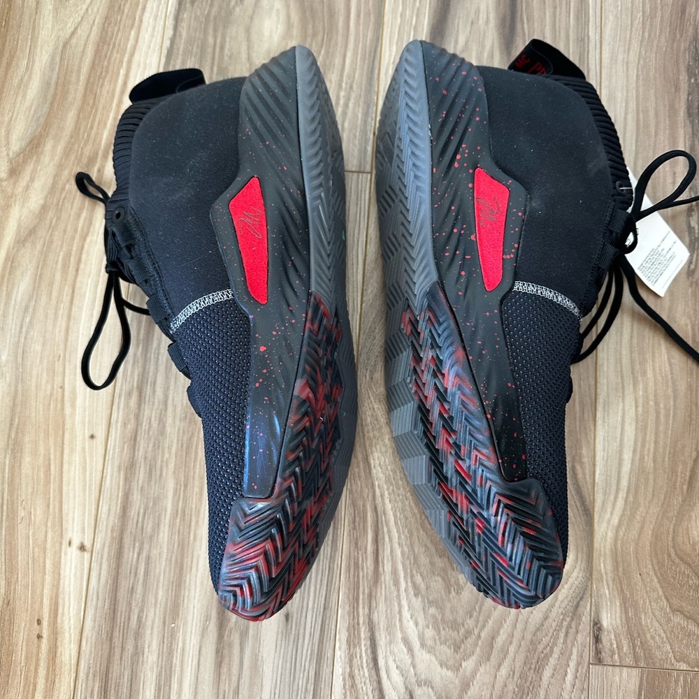 Men's Adidas Dame 5 Basketball Black Athletic Shoes, size 11.5 - Picture 2 of 7